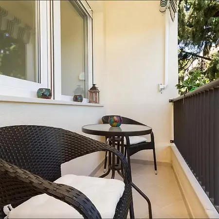 Put Meja アパート *