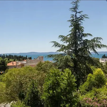 アパート Put Meja *