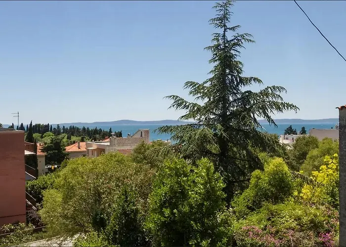 Apartment Put Meja *